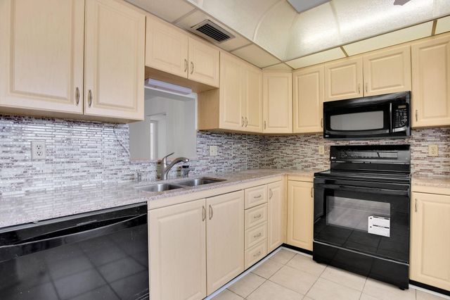 2006 Granada Dr N2, Coconut Creek, FL 33066