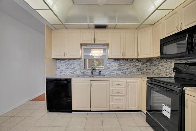 2006 Granada Dr N2, Coconut Creek, FL 33066