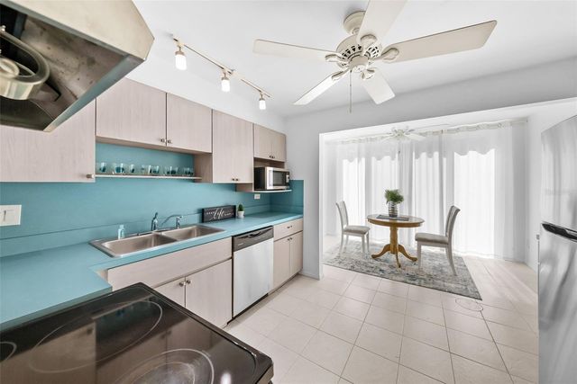 5095 BAY STREET NE 114, St Petersburg, FL 33703