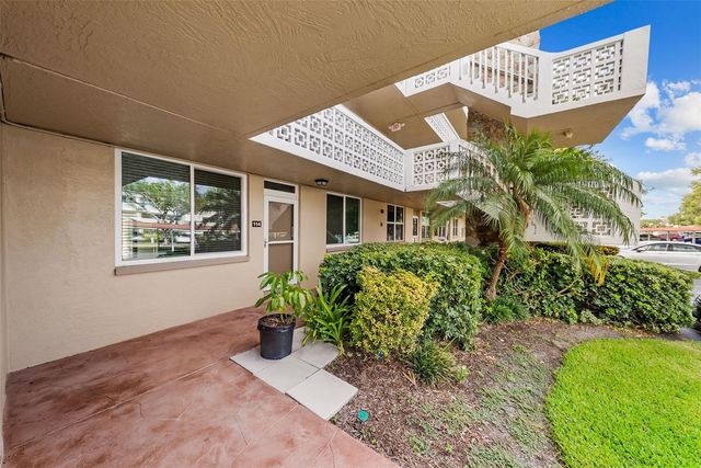 5095 BAY STREET NE 114, St Petersburg, FL 33703