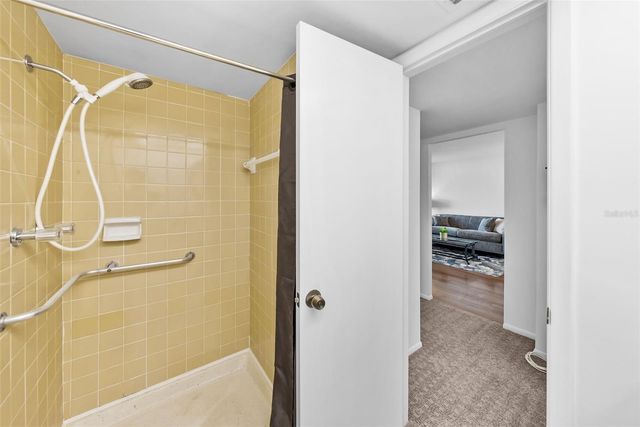 5095 BAY STREET NE 114, St Petersburg, FL 33703