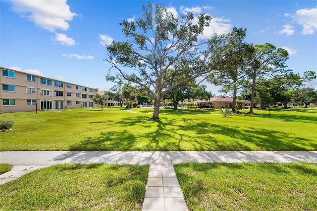 5095 BAY STREET NE 114, St Petersburg, FL 33703