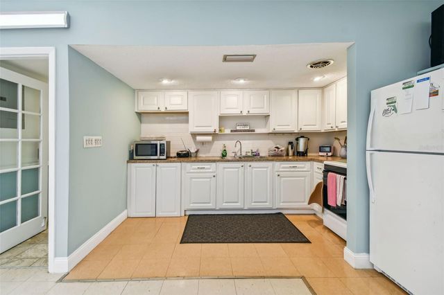 5095 BAY STREET NE 114, St Petersburg, FL 33703