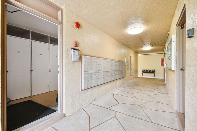 5095 BAY STREET NE 114, St Petersburg, FL 33703