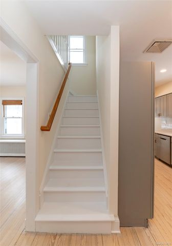 33 Forest Glen Road, Valley Cottage, NY 10989