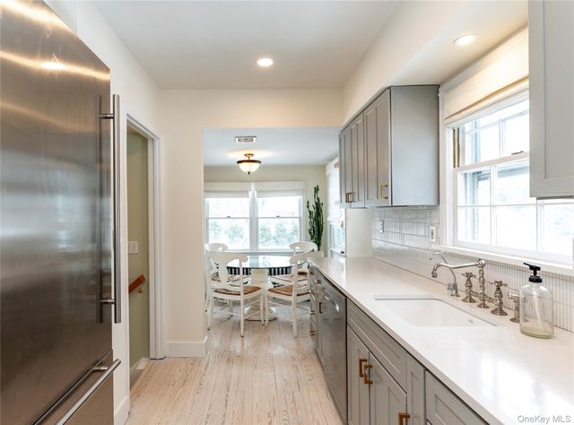 33 Forest Glen Road, Valley Cottage, NY 10989