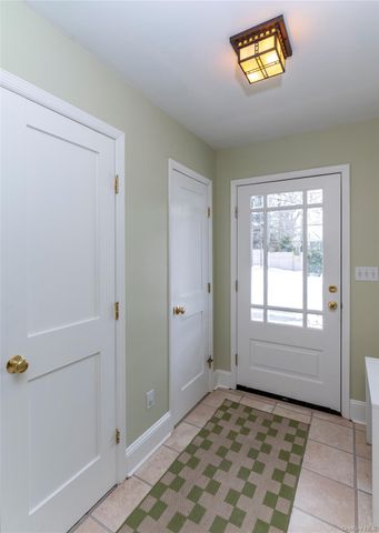 33 Forest Glen Road, Valley Cottage, NY 10989