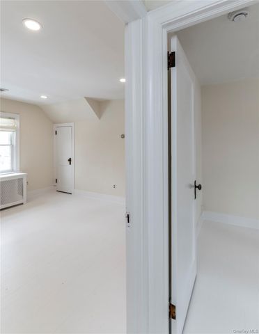 33 Forest Glen Road, Valley Cottage, NY 10989