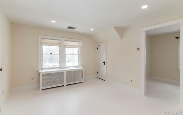 33 Forest Glen Road, Valley Cottage, NY 10989