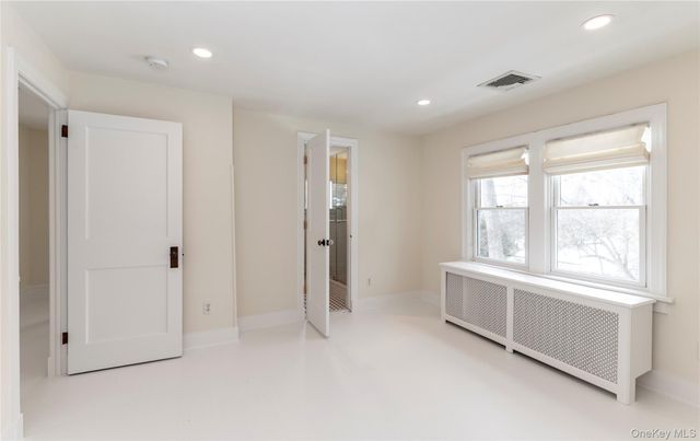 33 Forest Glen Road, Valley Cottage, NY 10989