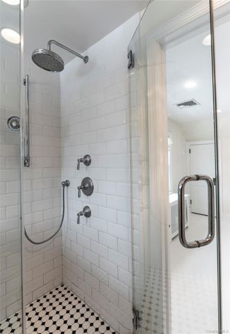 33 Forest Glen Road, Valley Cottage, NY 10989