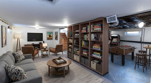 33 Forest Glen Road, Valley Cottage, NY 10989