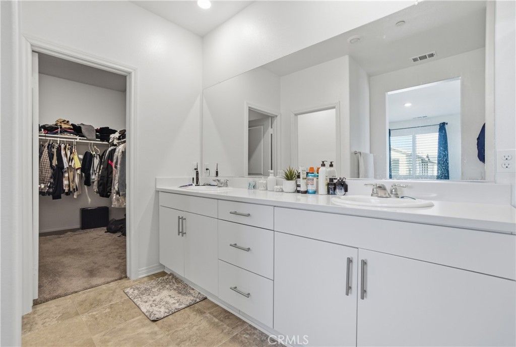 Image 12 of property listing at 16651 Snowdrop 1, Fontana, CA 92336