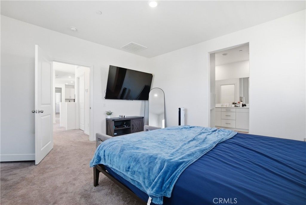 Image 14 of property listing at 16651 Snowdrop 1, Fontana, CA 92336