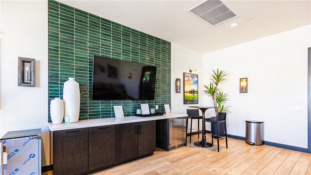 Image 19 of property listing at 16651 Snowdrop 1, Fontana, CA 92336