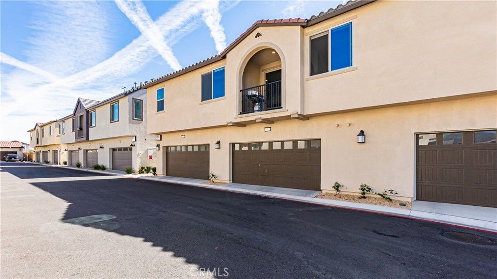 Image 2 of property listing at 16651 Snowdrop 1, Fontana, CA 92336