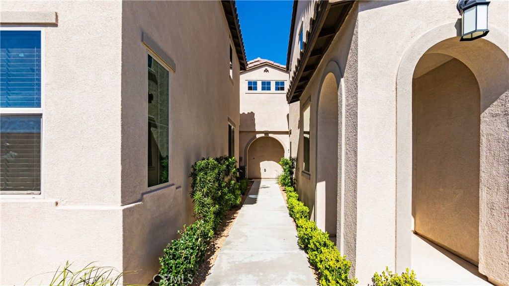 Image 25 of property listing at 16651 Snowdrop 1, Fontana, CA 92336