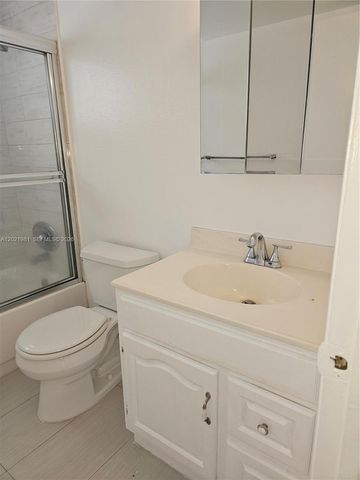 1251 NE 108th St 801, Miami, FL 33161