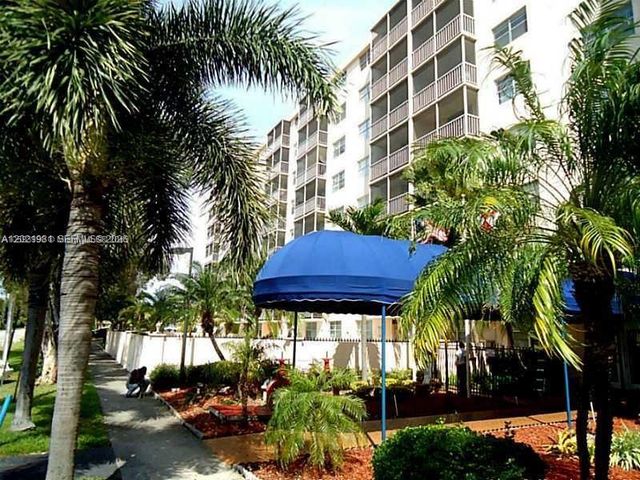 1251 NE 108th St 801, Miami, FL 33161