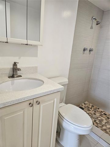 1251 NE 108th St 801, Miami, FL 33161