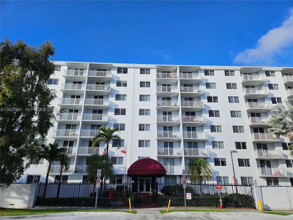 1251 NE 108th St 801, Miami, FL 33161