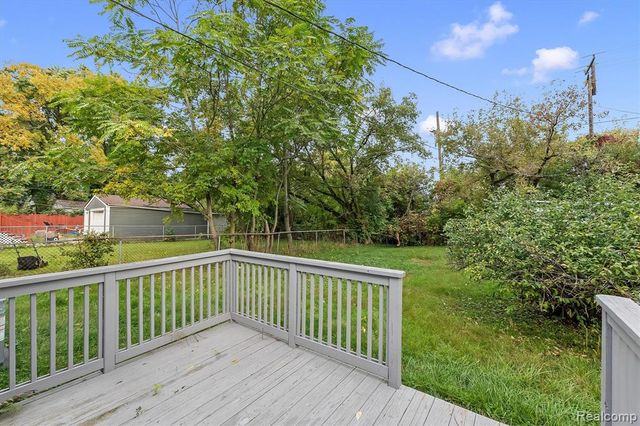 41 E Sheffield Avenue, Pontiac, MI 48340