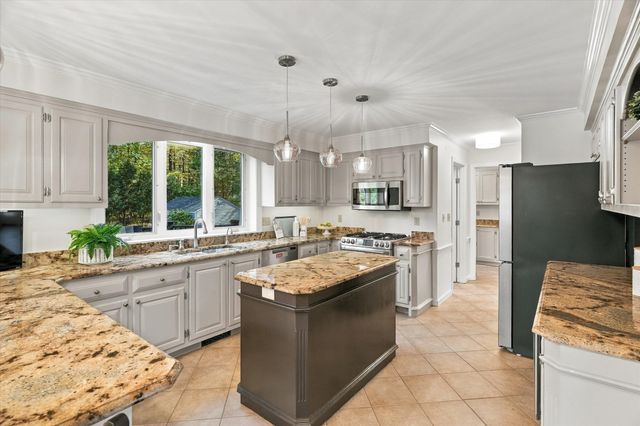 7 Country Lake Road, Methuen, MA 01844