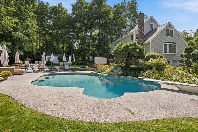 7 Country Lake Road, Methuen, MA 01844