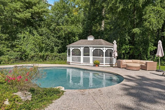 7 Country Lake Road, Methuen, MA 01844