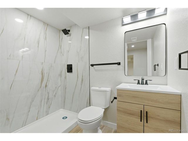 4895 S Fox St, Englewood, CO 80110