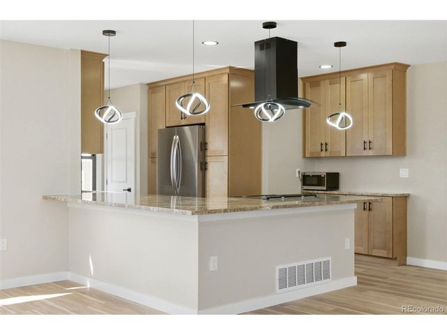 4895 S Fox St, Englewood, CO 80110