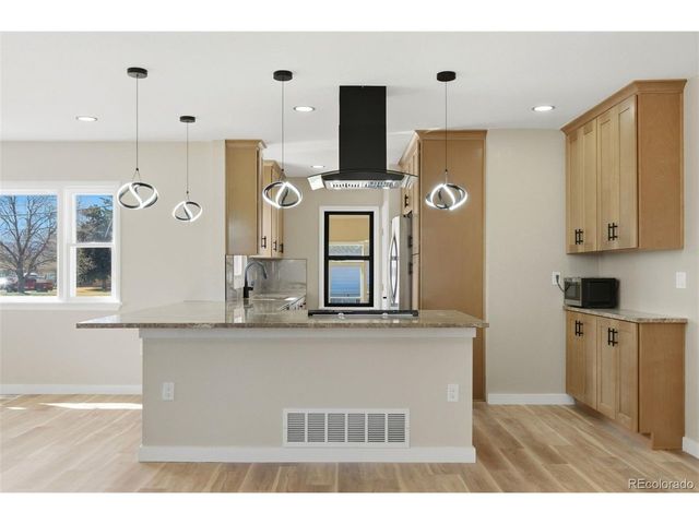 4895 S Fox St, Englewood, CO 80110