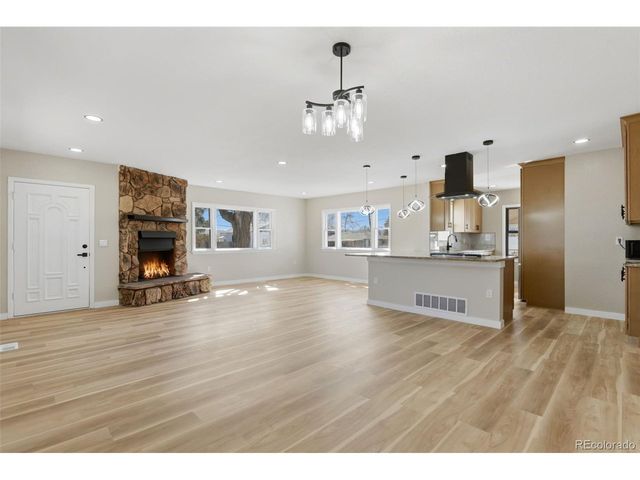 4895 S Fox St, Englewood, CO 80110