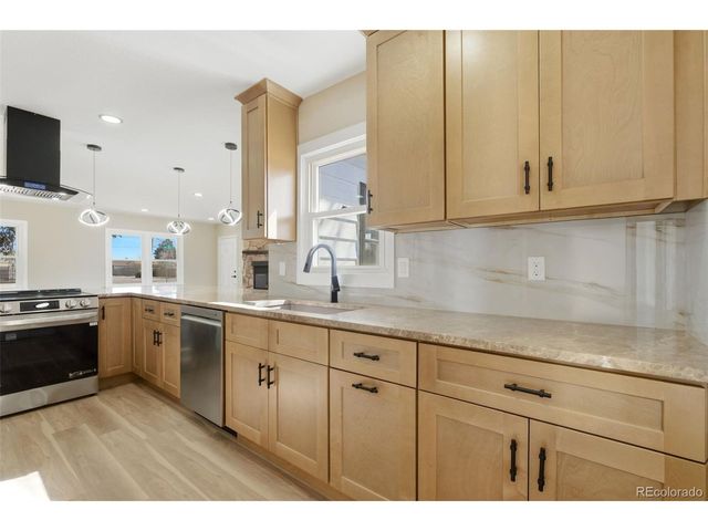 4895 S Fox St, Englewood, CO 80110