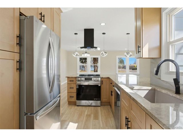 4895 S Fox St, Englewood, CO 80110