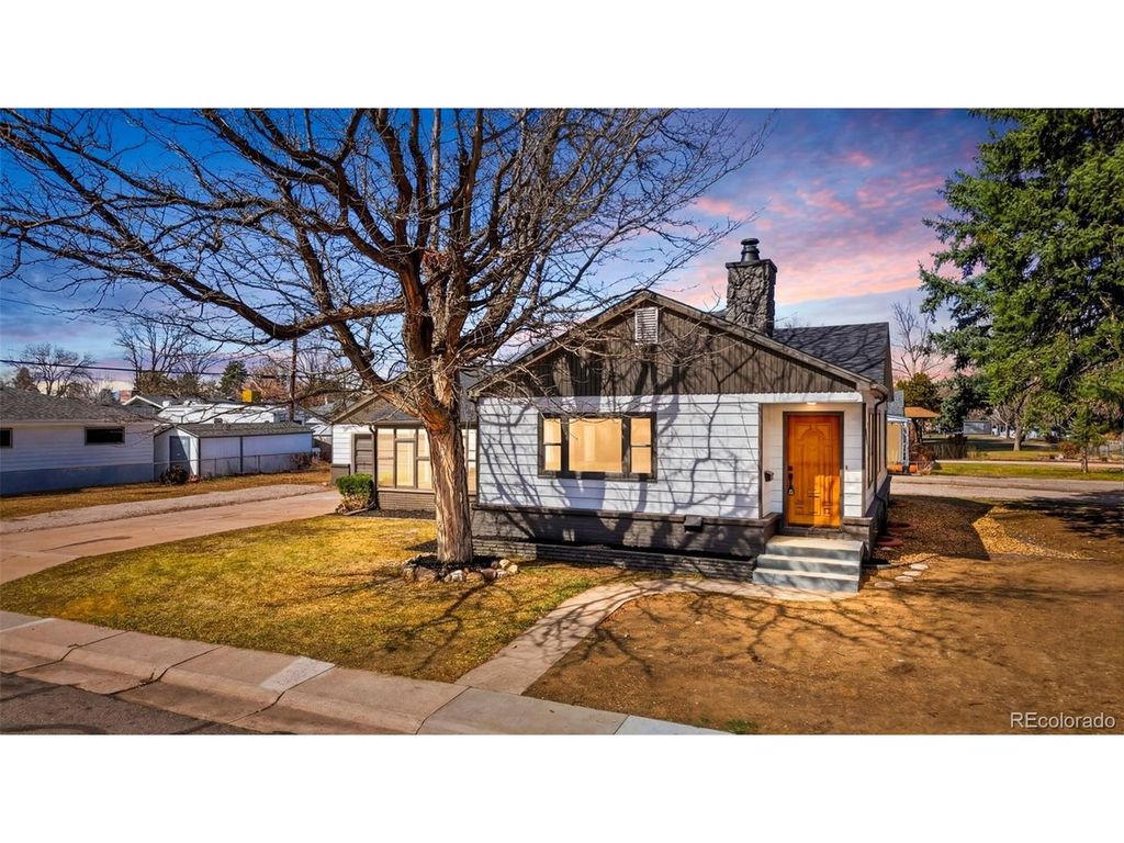 4895 S Fox St, Englewood, CO 80110