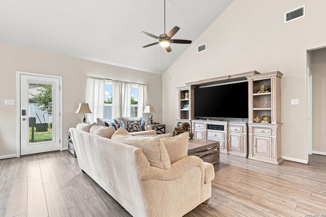 17019 Barker Path, San Antonio, TX 78247