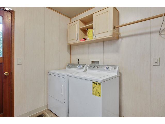 11425 Se ASH Ct, Portland, OR 97216