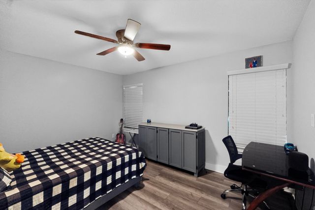 1901 Avenue E, Grand Prairie, TX 75051