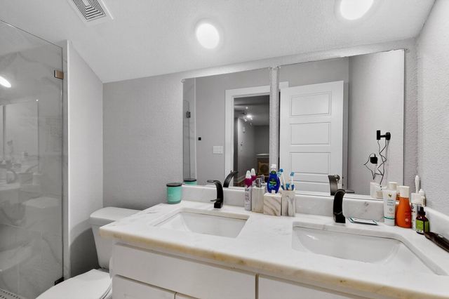 1901 Avenue E, Grand Prairie, TX 75051