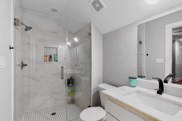 1901 Avenue E, Grand Prairie, TX 75051