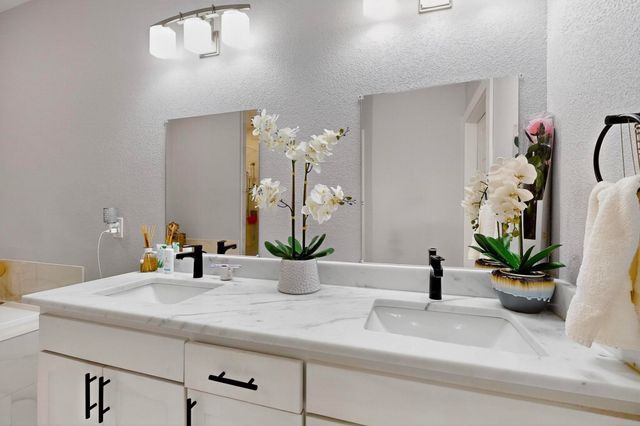 1901 Avenue E, Grand Prairie, TX 75051