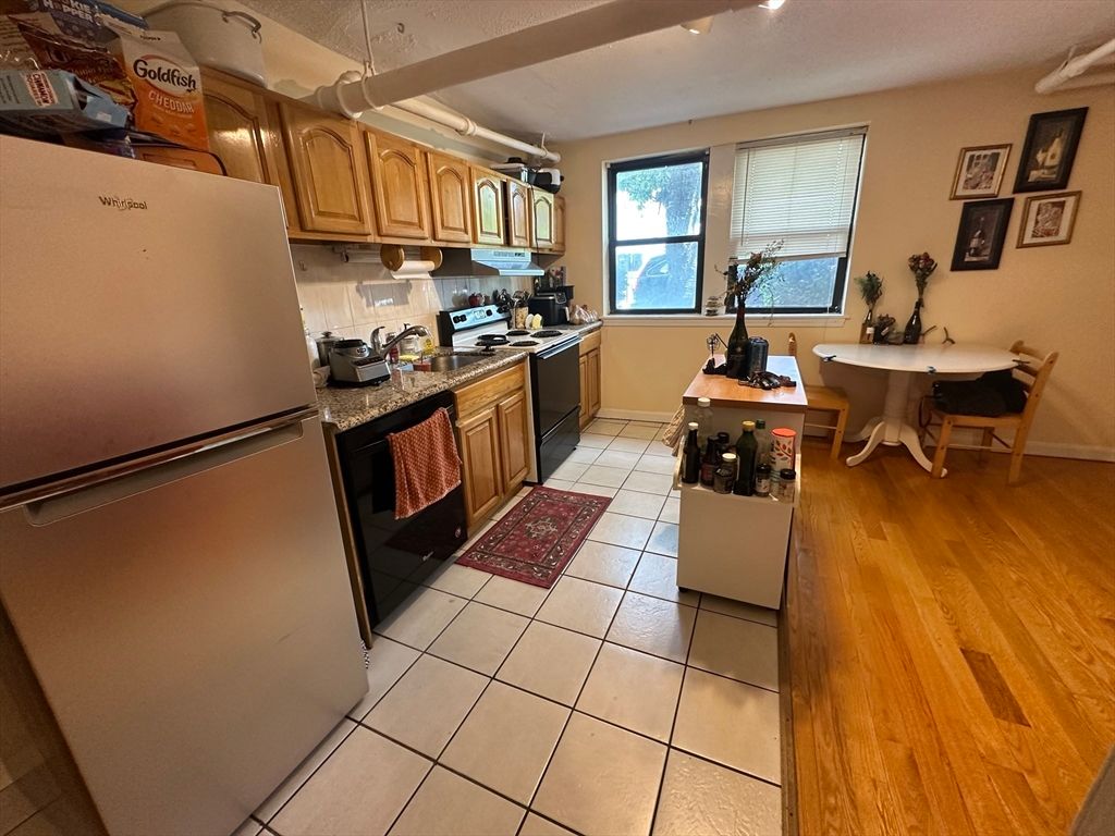 313 Summit Ave 13, Boston, MA 02135