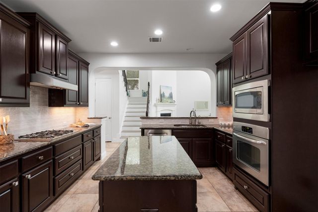 8624 Alophia DR, Austin, TX 78739