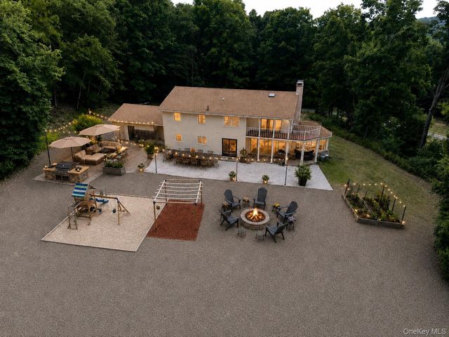 32 Cole Road, Pleasant Valley, NY 12569
