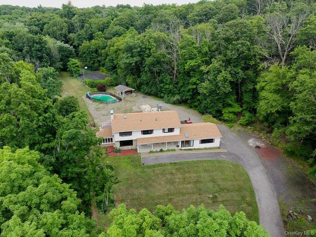 32 Cole Road, Pleasant Valley, NY 12569