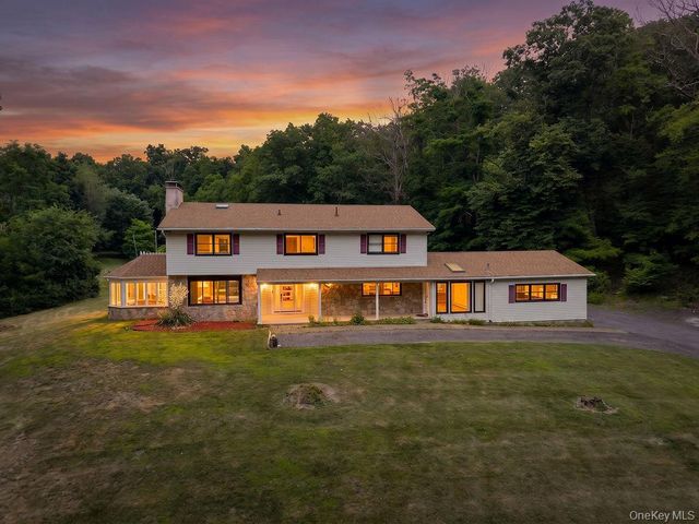 32 Cole Road, Pleasant Valley, NY 12569