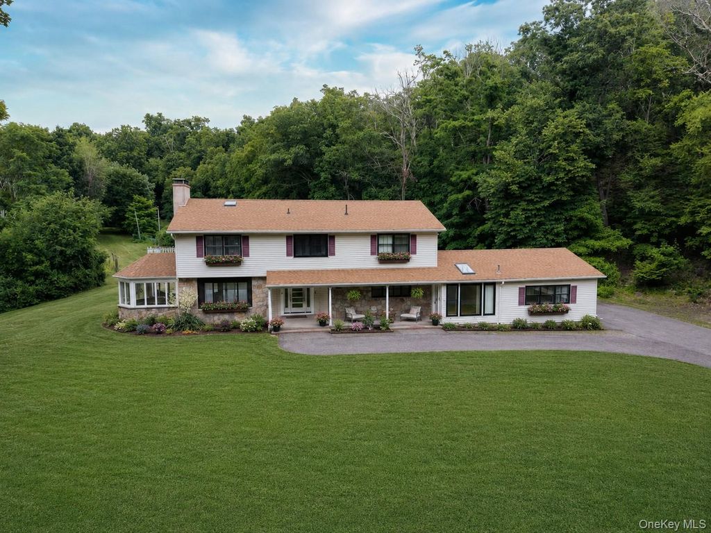 32 Cole Road, Pleasant Valley, NY 12569