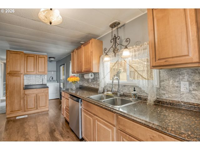 3500 Se Corcord 8, Milwaukie, OR 97267