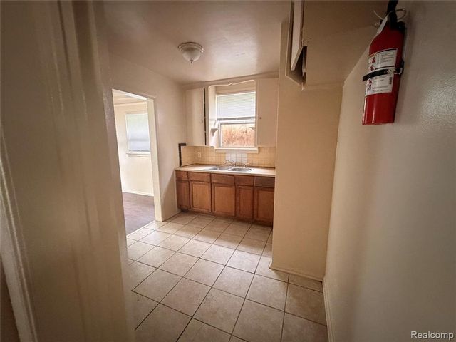 9529 Auburn Street, Detroit, MI 48228